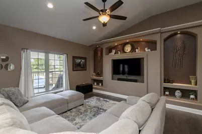 647 E Clancy St, Jefferson, WI 53549 - Photo 2