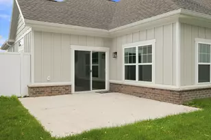 327 Lynx Ln, Manitowoc, WI 54220 - Photo 8