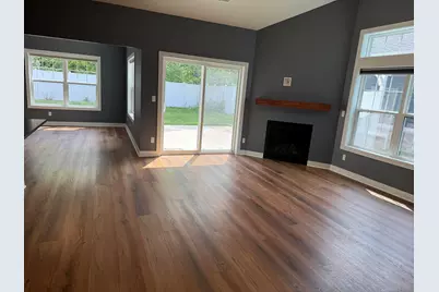 327  Lynx Ln, Manitowoc, WI 54220 - Photo 4