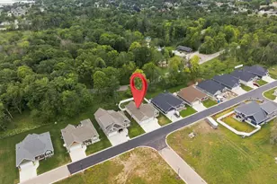 327 Lynx Ln, Manitowoc, WI 54220 - Photo 4