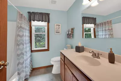 7941 S Cecily Dr, Oak Creek, WI 53154 - Photo 12