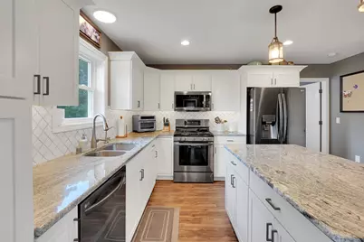 404  Appletree Ln, Eagle, WI 53119 - Photo 4