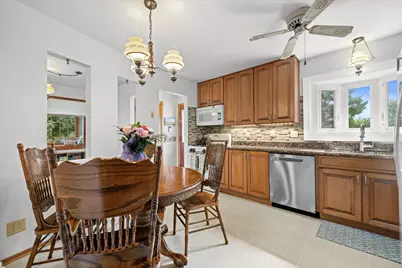 1129  Bluebird Ln, Racine, WI 53182 - Photo 8