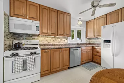 1129  Bluebird Ln, Racine, WI 53182 - Photo 6