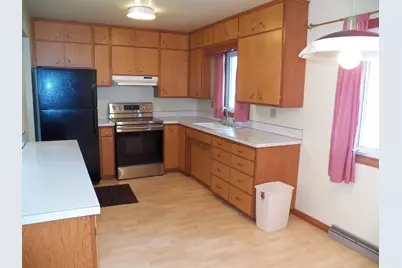722 S 31 St, Manitowoc, WI 54220 - Photo 4