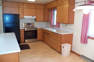 722 S 31st St, Manitowoc, WI 54220 - Photo 4