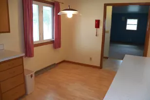722 S 31st St, Manitowoc, WI 54220 - Photo 8