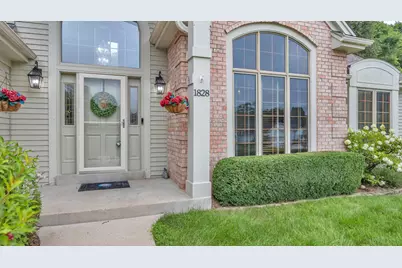 1828  Blackfoot Ct, Grafton, WI 53024 - Photo 2