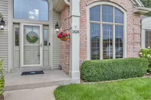 1828 Blackfoot Ct, Grafton, WI 53024 - Photo 2