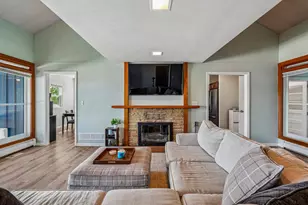 425 W Wisconsin Ave, Pewaukee, WI 53072 - Photo 8