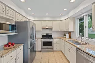 409 Red Coat Ct, Racine, WI 53185 - Photo 12