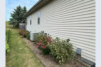 250  Kuehl Dr #B, Iron Ridge, WI 53035 - Photo 4