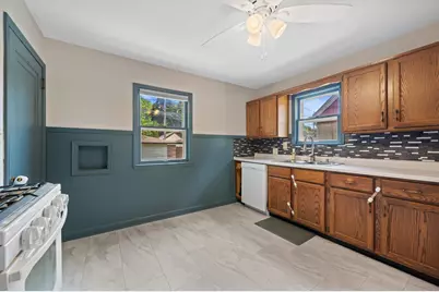 5700 N Sidney Pl, Glendale, WI 53209 - Photo 8