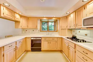 925 Tarrant Dr, Fontana, WI 53125 - Photo 8