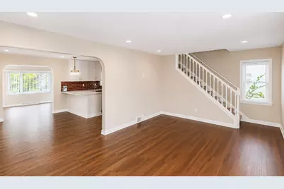 242 E Gauer Cir, Milwaukee, WI 53207 - Photo 6