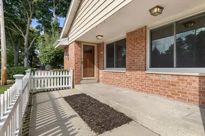 2652 N 124th St #2654, Wauwatosa, WI 53226 - Photo 2