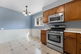 2652 N 124th St, Wauwatosa, WI 53226 - Photo 10