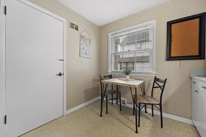 8811 W Hawthorne Ave #8813, Wauwatosa, WI 53226 - Photo 12