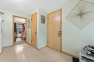 8811 W Hawthorne Ave, Wauwatosa, WI 53226 - Photo 30
