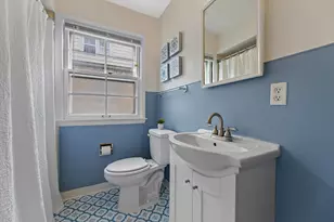 8811 W Hawthorne Ave, Wauwatosa, WI 53226 - Photo 14