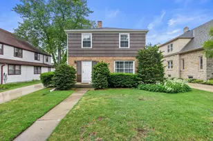8811 W Hawthorne Ave, Wauwatosa, WI 53226 - Photo 1