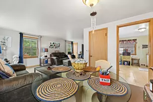 8811 W Hawthorne Ave, Wauwatosa, WI 53226 - Photo 24