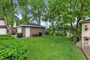 8811 W Hawthorne Ave, Wauwatosa, WI 53226 - Photo 38