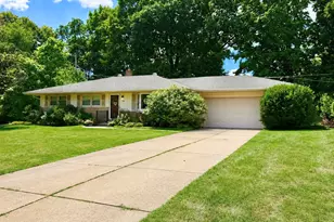 875 Anthony Ln, Brookfield, WI 53045 - Photo 4