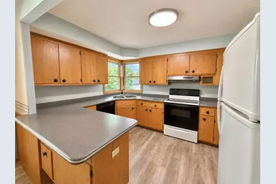 875  Anthony Ln, Brookfield, WI 53045 - Photo 6