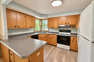 875 Anthony Ln, Brookfield, WI 53045 - Photo 6