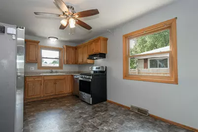 6727  Lone Elm Dr, Racine, WI 53402 - Photo 8