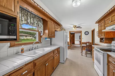 W154N6431  Marvel Dr, Menomonee Falls, WI 53051 - Photo 4