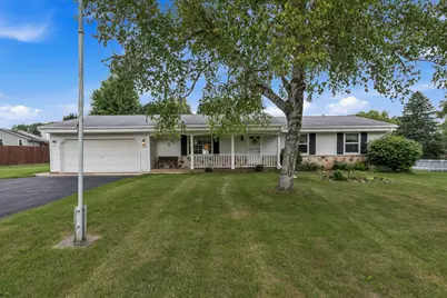 W154N6431  Marvel Dr, Menomonee Falls, WI 53051 - Photo 2