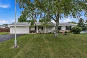 W154N6431 Marvel Dr, Menomonee Falls, WI 53051 - Photo 2