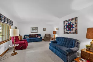 W154N6431 Marvel Dr, Menomonee Falls, WI 53051 - Photo 10
