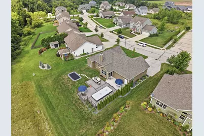 335  Deer Meadow Dr, Fredonia, WI 53021 - Photo 2