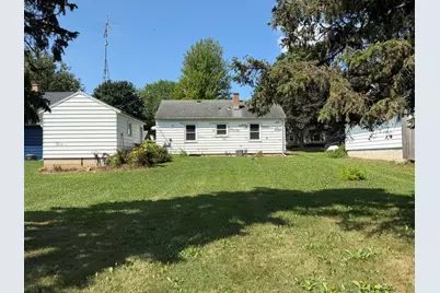 2332  Van Buren St, New Holstein, WI 53061 - Photo 4