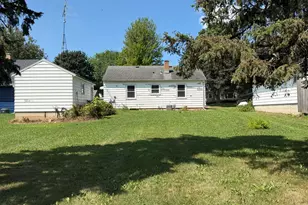 2332 Vanburen St, New Holstein, WI 53061 - Photo 4