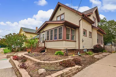 211 N 10th St, Watertown, WI 53094 - Photo 2