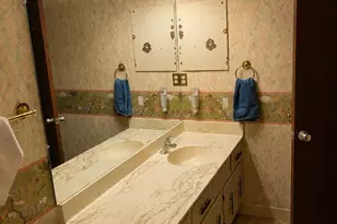 8933 N 70th St, Milwaukee, WI 53223 - Photo 14