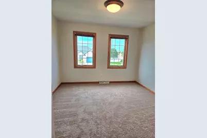 8401  Kingsway Ln, Sturtevant, WI 53177 - Photo 32
