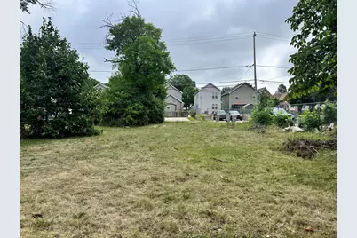 2114 N 40th St, Milwaukee, WI 53208 - Photo 2