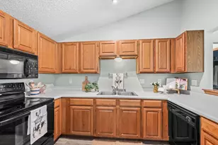 8110 S Forest Hills Circle, Franklin, WI 53132 - Photo 10