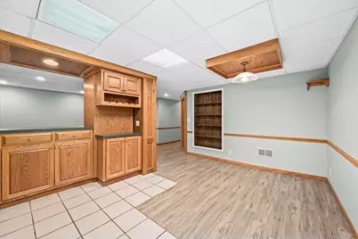 8110 S Forest Hills Cir, Franklin, WI 53132 - Photo 22
