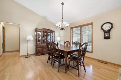 4820 W Alesci Dr, Franklin, WI 53132 - Photo 4