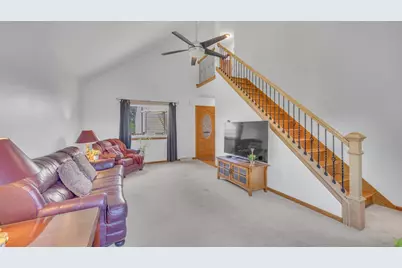 7266 S Delaine Dr, Oak Creek, WI 53154 - Photo 6
