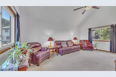 7266 S Delaine Dr, Oak Creek, WI 53154 - Photo 8