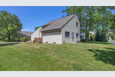 7266 S Delaine Dr, Oak Creek, WI 53154 - Photo 4