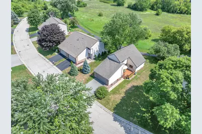 7266 S Delaine Dr, Oak Creek, WI 53154 - Photo 36