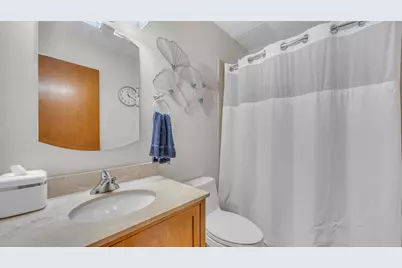 7266 S Delaine Dr, Oak Creek, WI 53154 - Photo 14